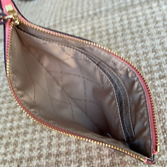 Michael Kors Jet Set Travel XL Clutch Wristlet - Picture 6 of 16